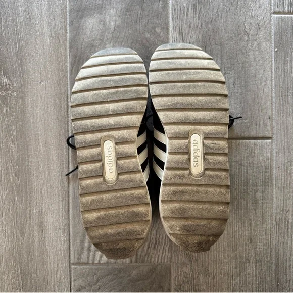 Adidas Retrorun Sneakers in Black and White - Picture 8 of 10